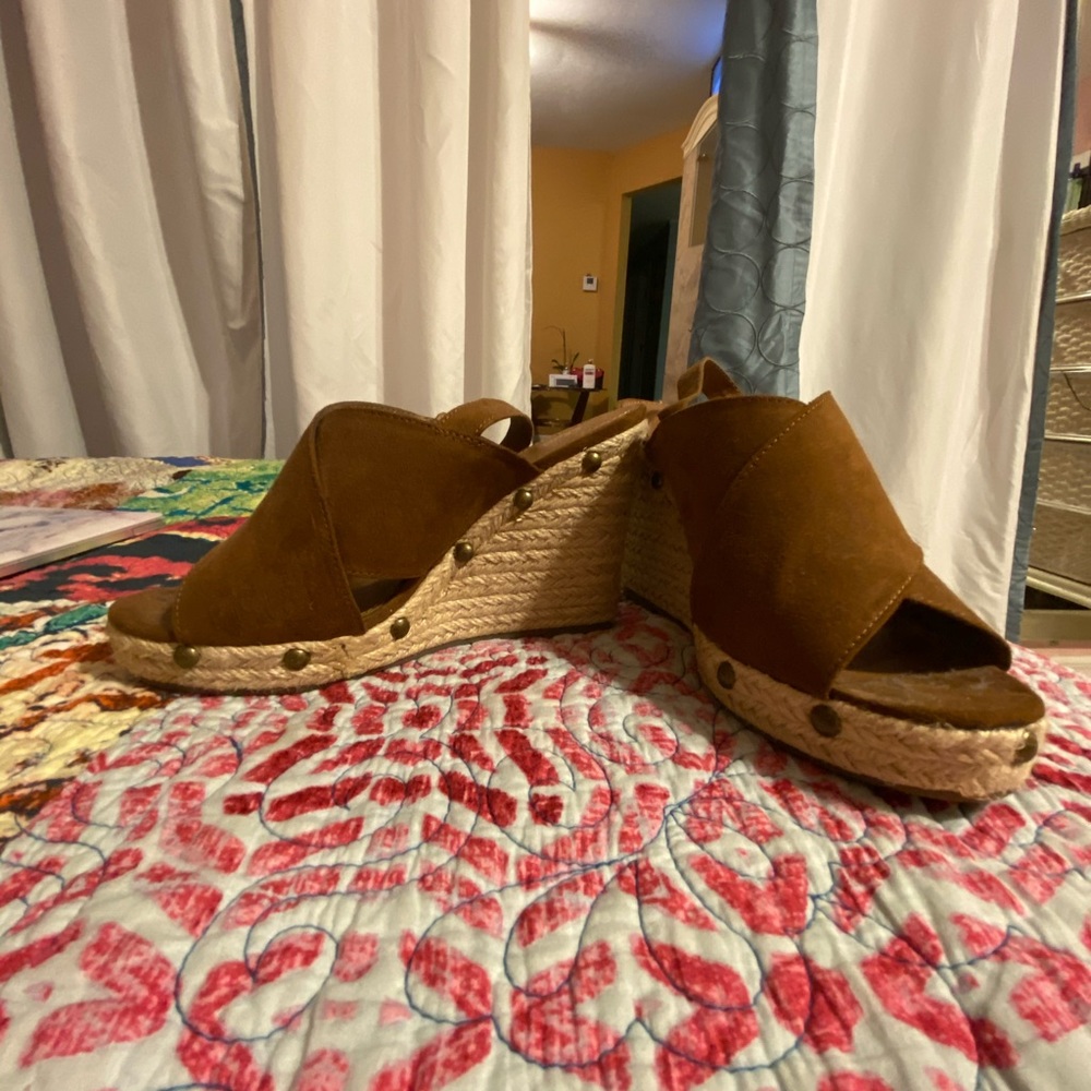 Brown wedges